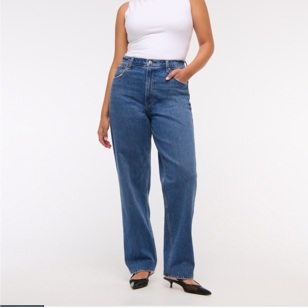 Abercrombie and Fitch 90s Straight Ultra High Rise dark wash